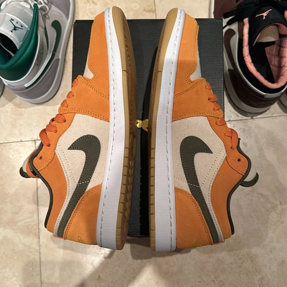 Sold* Jordan 1 Low SE 8.5 Light Curry - Picture 5 of 6